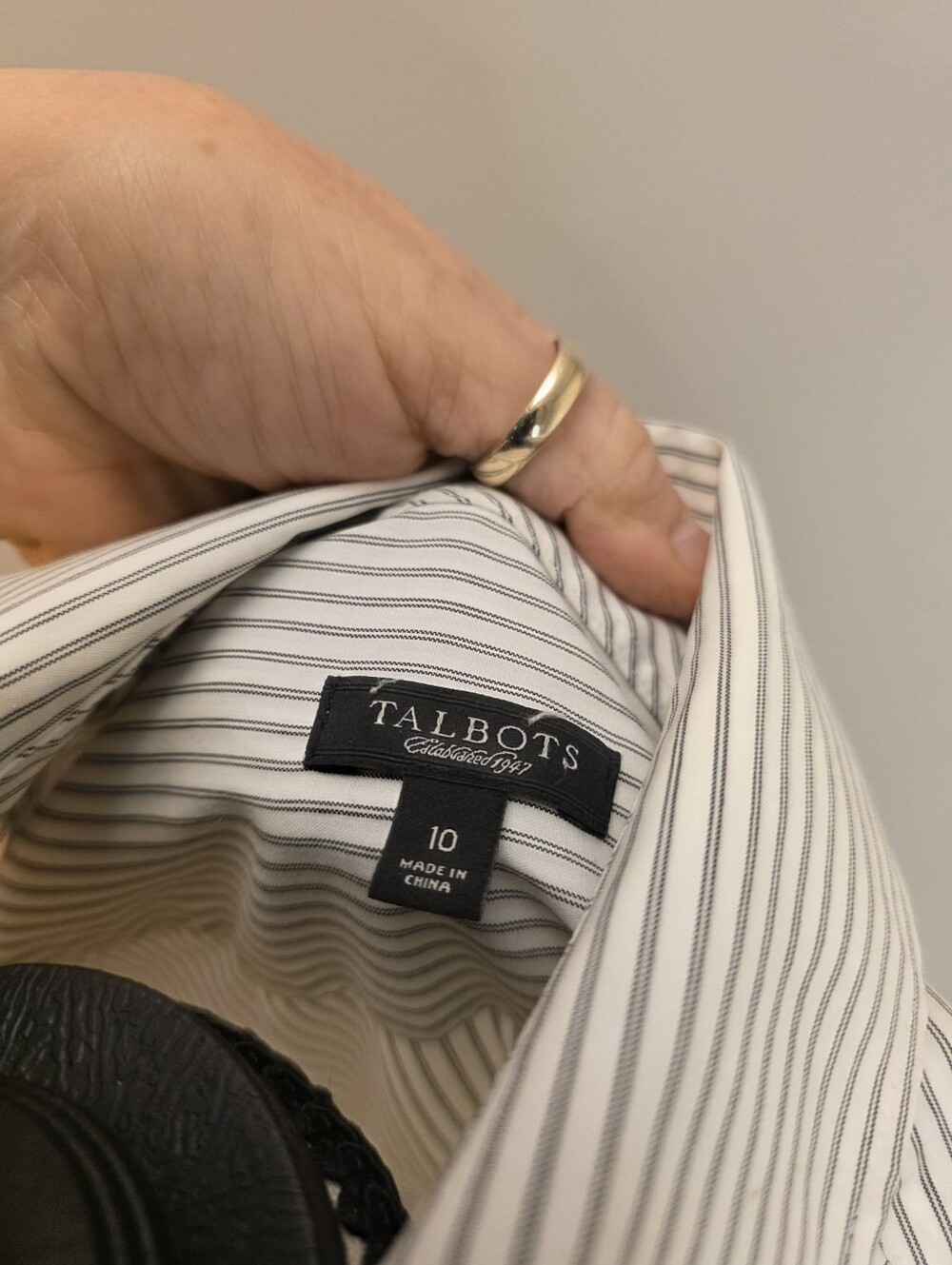Talbots Women's White & Pinstripe Long Sleeve Blouse - Size 10 - Picture 4 of 5
